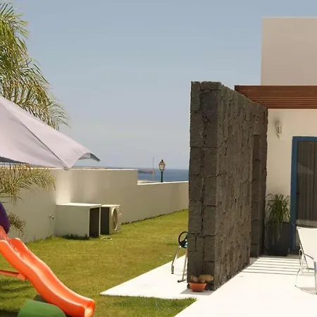 Playa Blanca Sleeps 6 Pool Wifi T691296 Βίλα