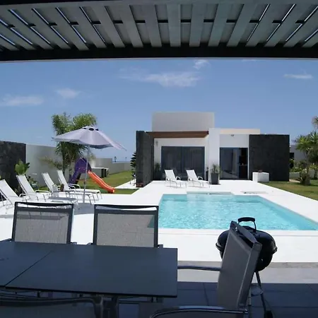 Βίλα Playa Blanca Sleeps 6 Pool Wifi T691296 *